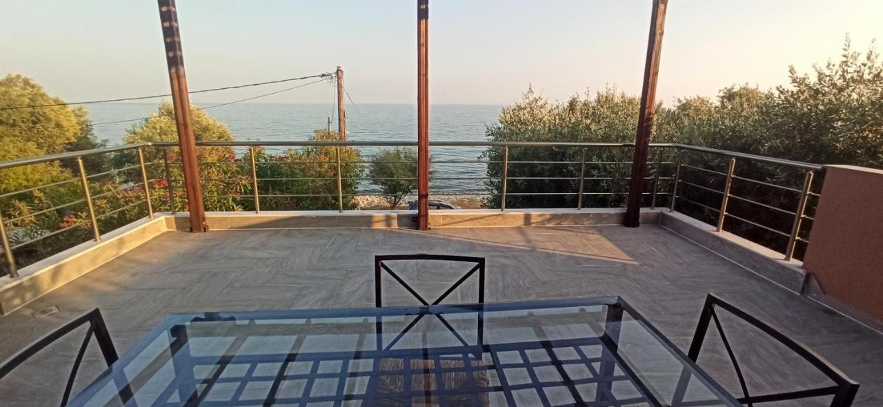 δίπλα στο κύμα -βeside The Wave Ferienhaus Loutra Elevtheron