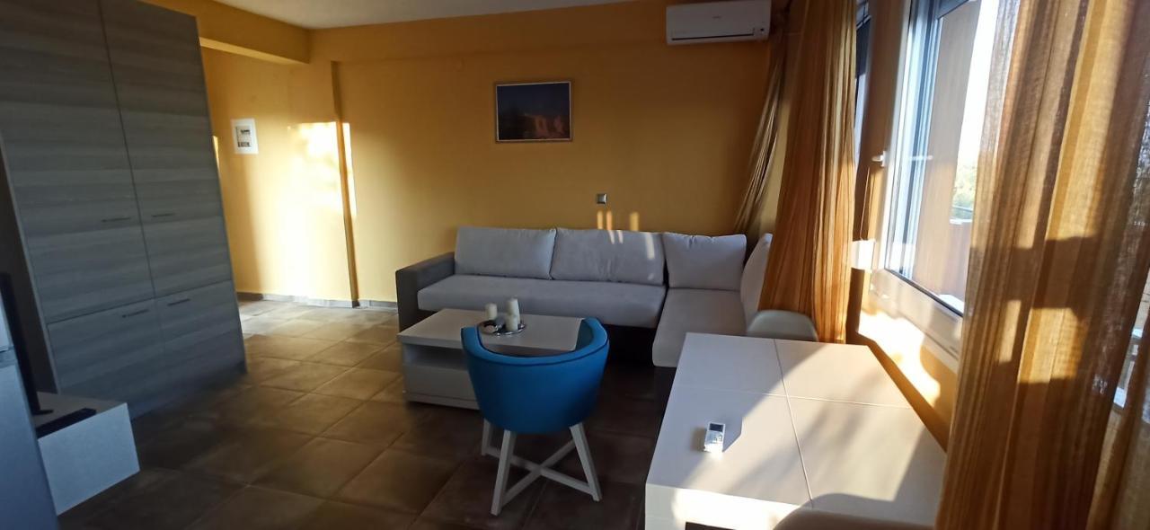 δίπλα στο κύμα -βeside The Wave Tatil Evi Loutra Elevtheron